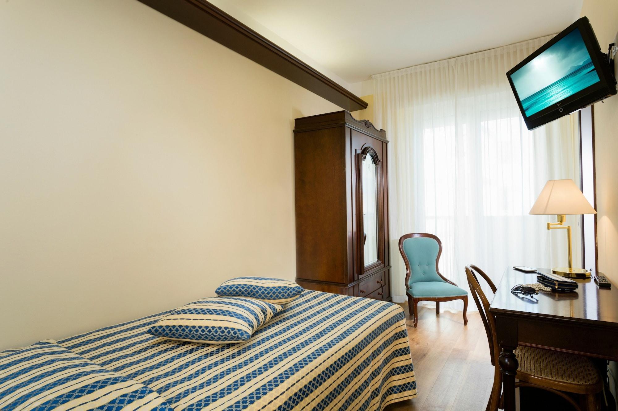 Hotel Milano Helvetia - In Centro Con Piscina Ριτσόνε Εξωτερικό φωτογραφία