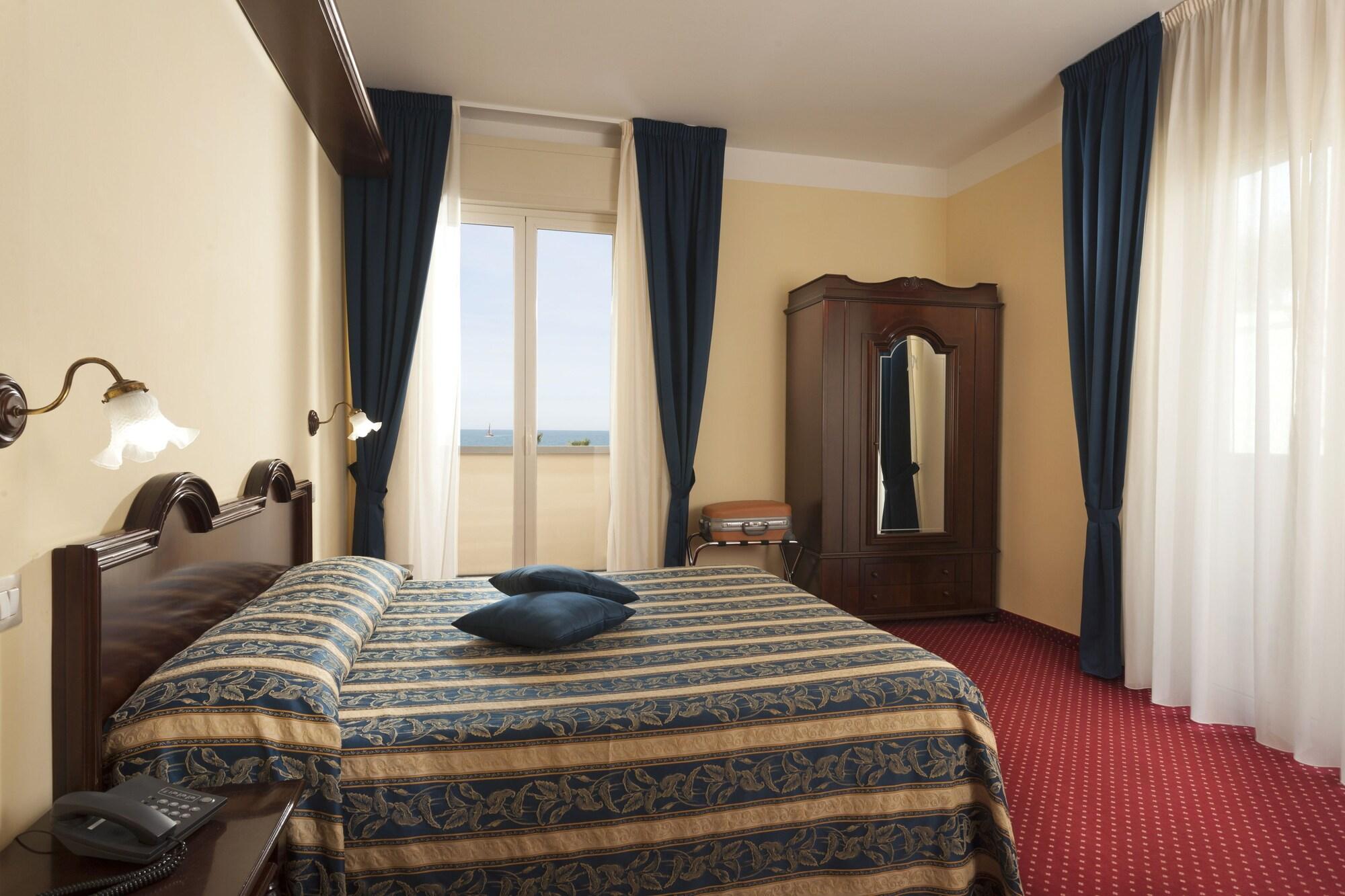 Hotel Milano Helvetia - In Centro Con Piscina Ριτσόνε Εξωτερικό φωτογραφία