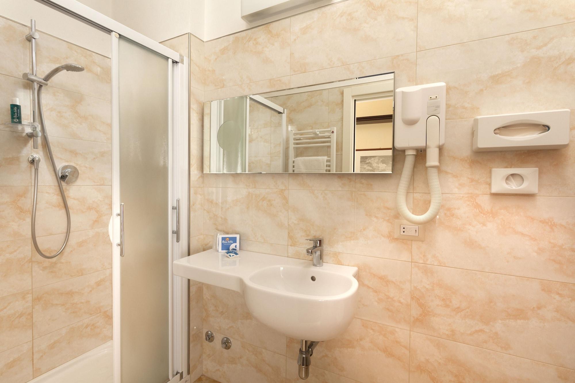 Hotel Milano Helvetia - In Centro Con Piscina Ριτσόνε Εξωτερικό φωτογραφία