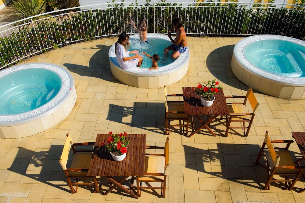 Hotel Milano Helvetia - In Centro Con Piscina Ριτσόνε Εξωτερικό φωτογραφία