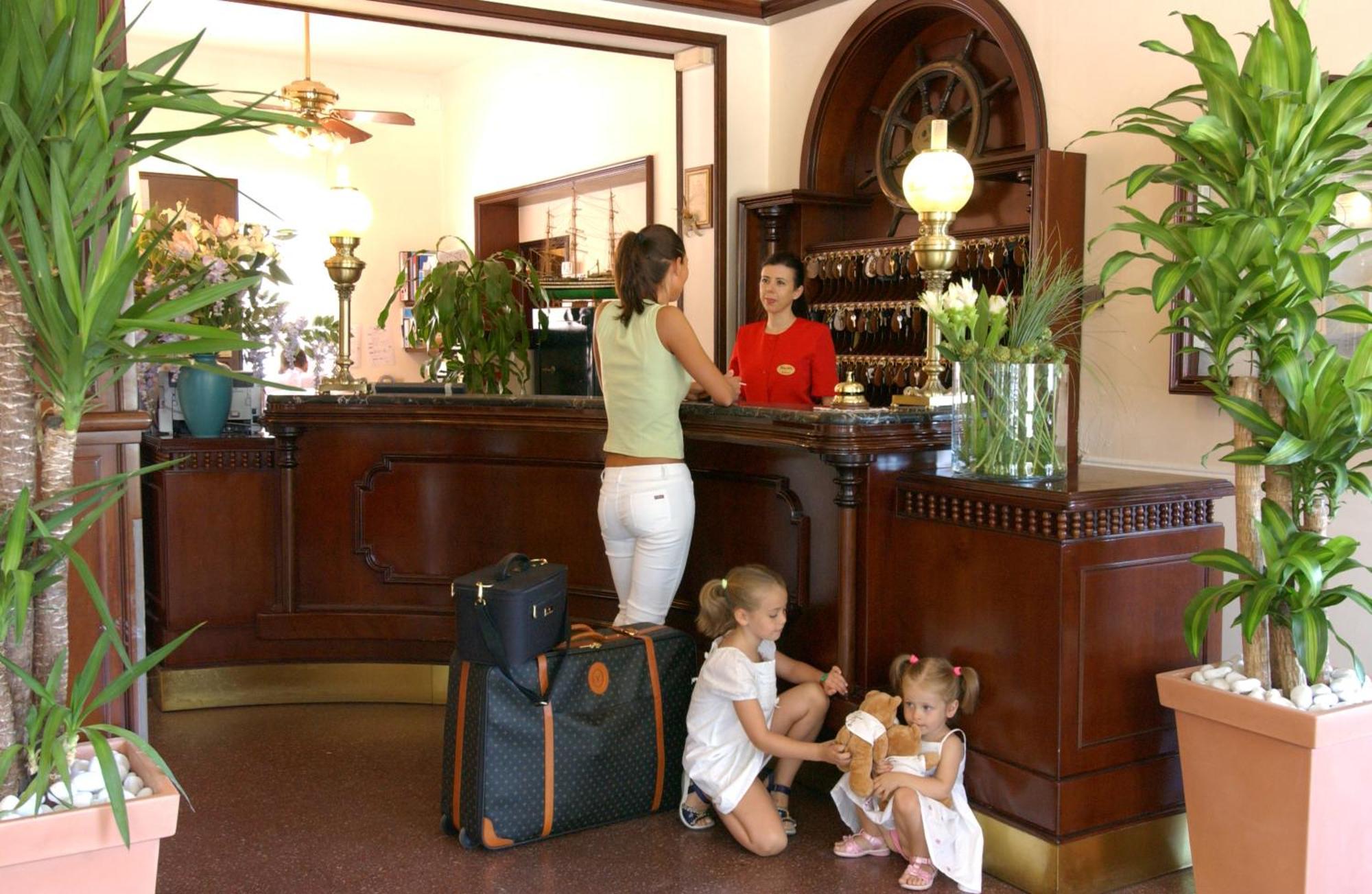 Hotel Milano Helvetia - In Centro Con Piscina Ριτσόνε Εξωτερικό φωτογραφία