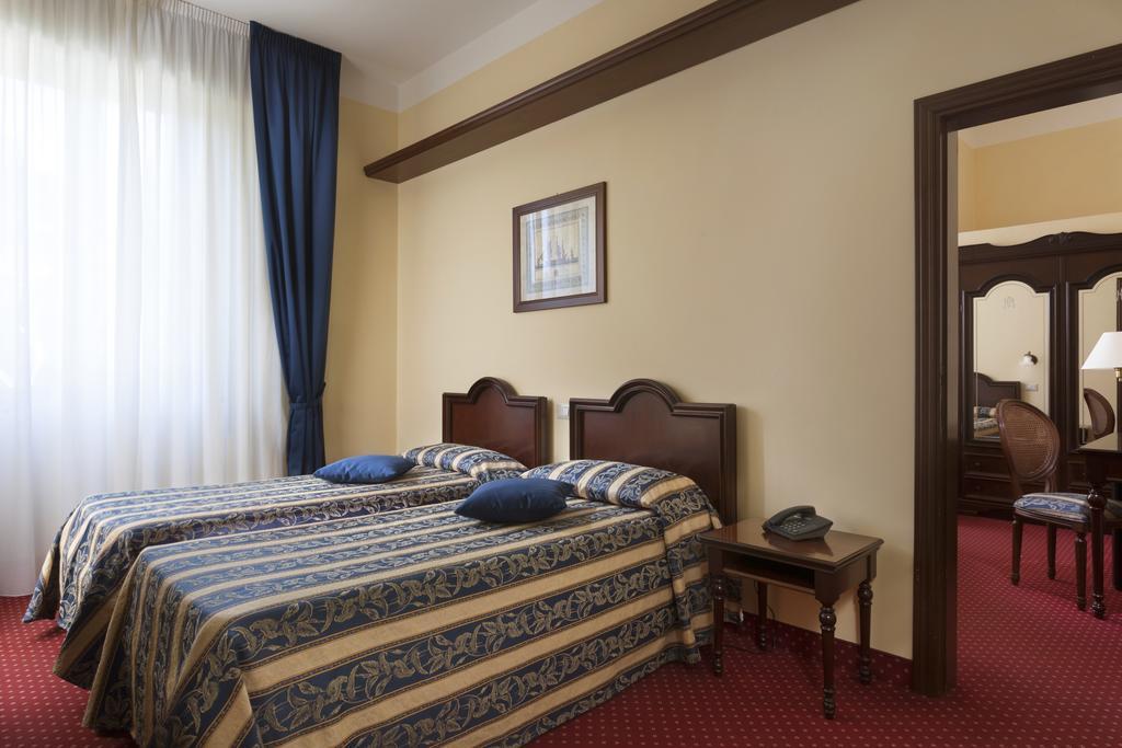 Hotel Milano Helvetia - In Centro Con Piscina Ριτσόνε Εξωτερικό φωτογραφία