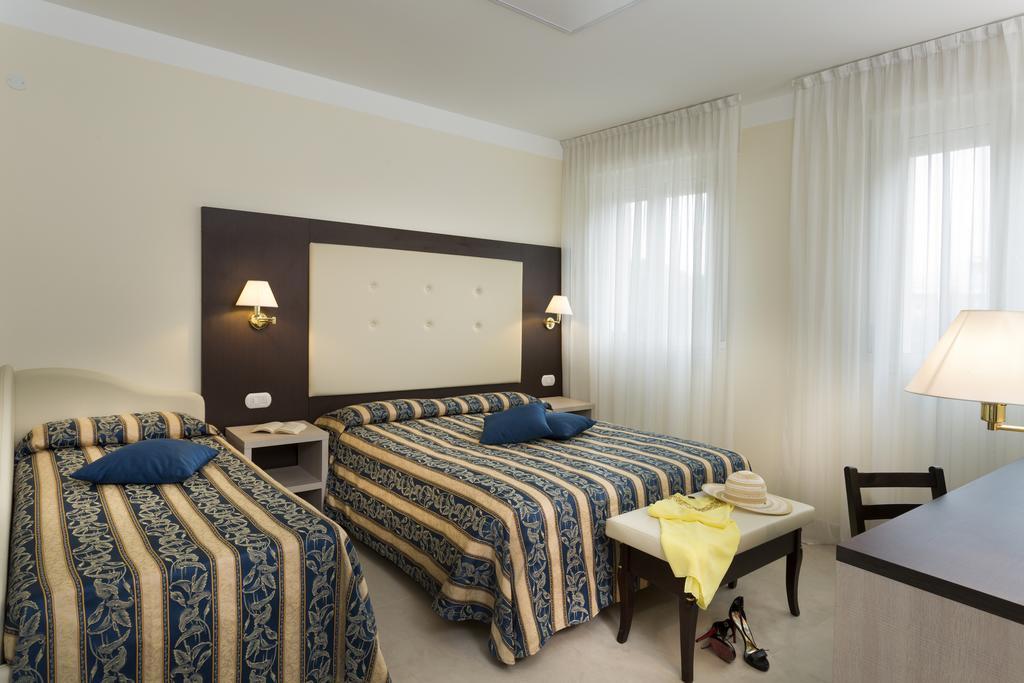 Hotel Milano Helvetia - In Centro Con Piscina Ριτσόνε Εξωτερικό φωτογραφία