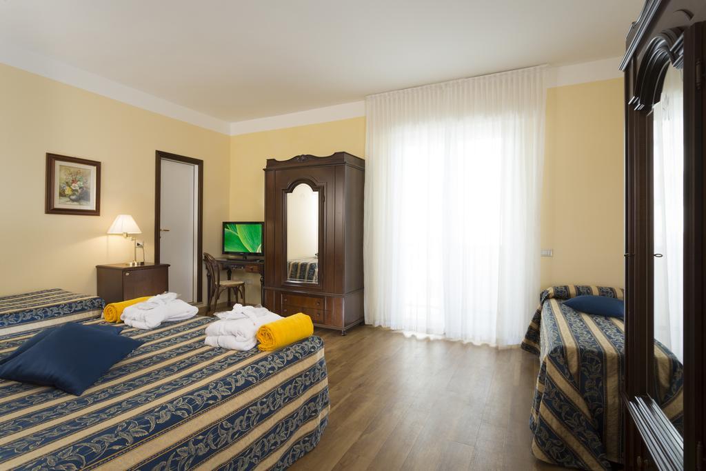 Hotel Milano Helvetia - In Centro Con Piscina Ριτσόνε Εξωτερικό φωτογραφία