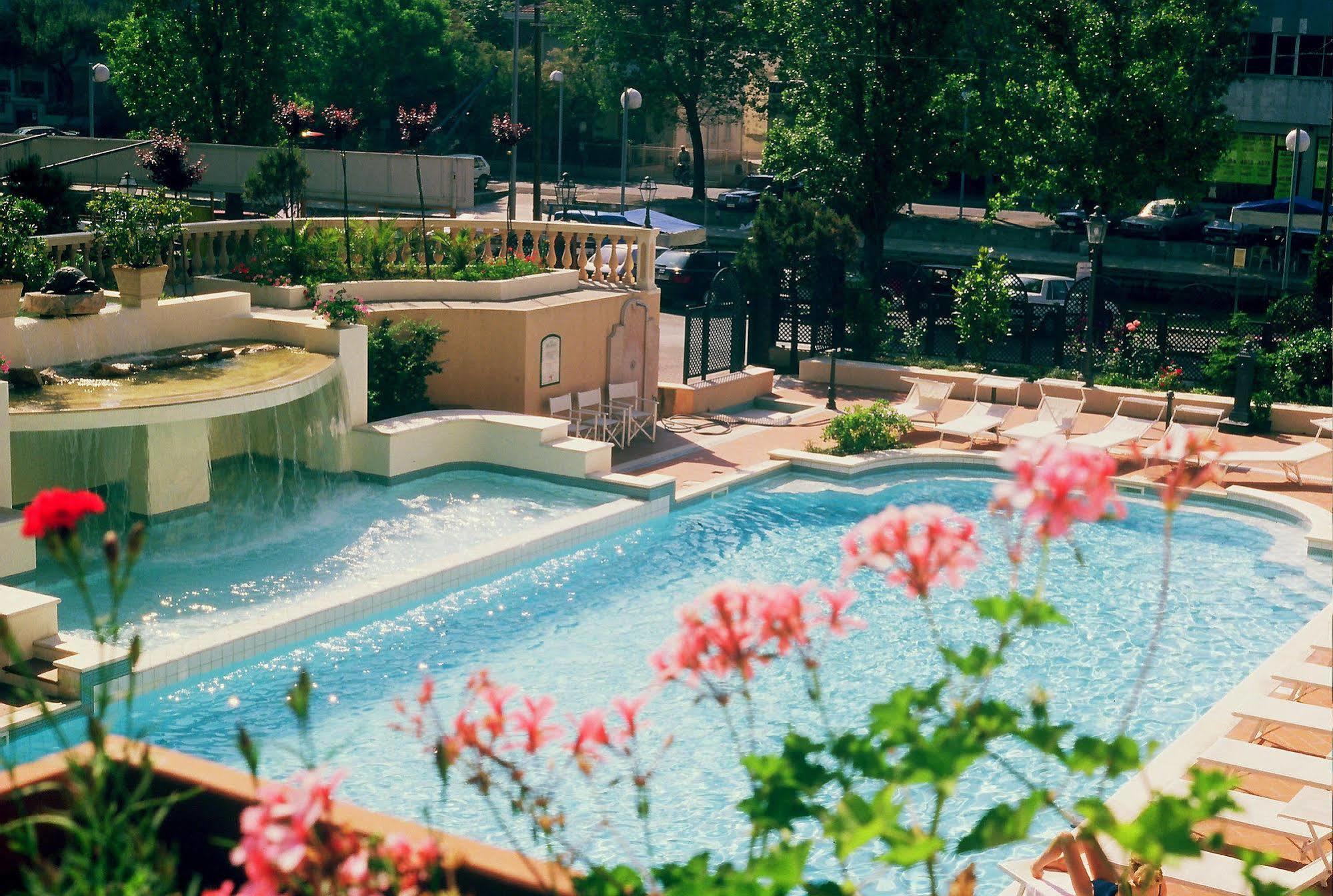 Hotel Milano Helvetia - In Centro Con Piscina Ριτσόνε Εξωτερικό φωτογραφία