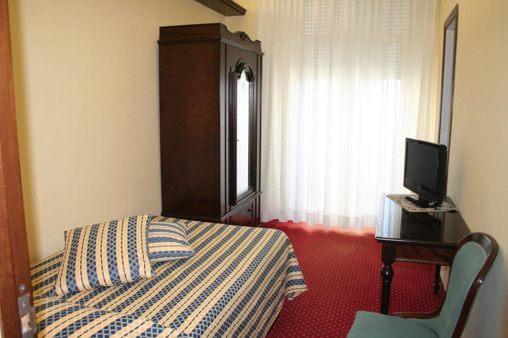 Hotel Milano Helvetia - In Centro Con Piscina Ριτσόνε Εξωτερικό φωτογραφία