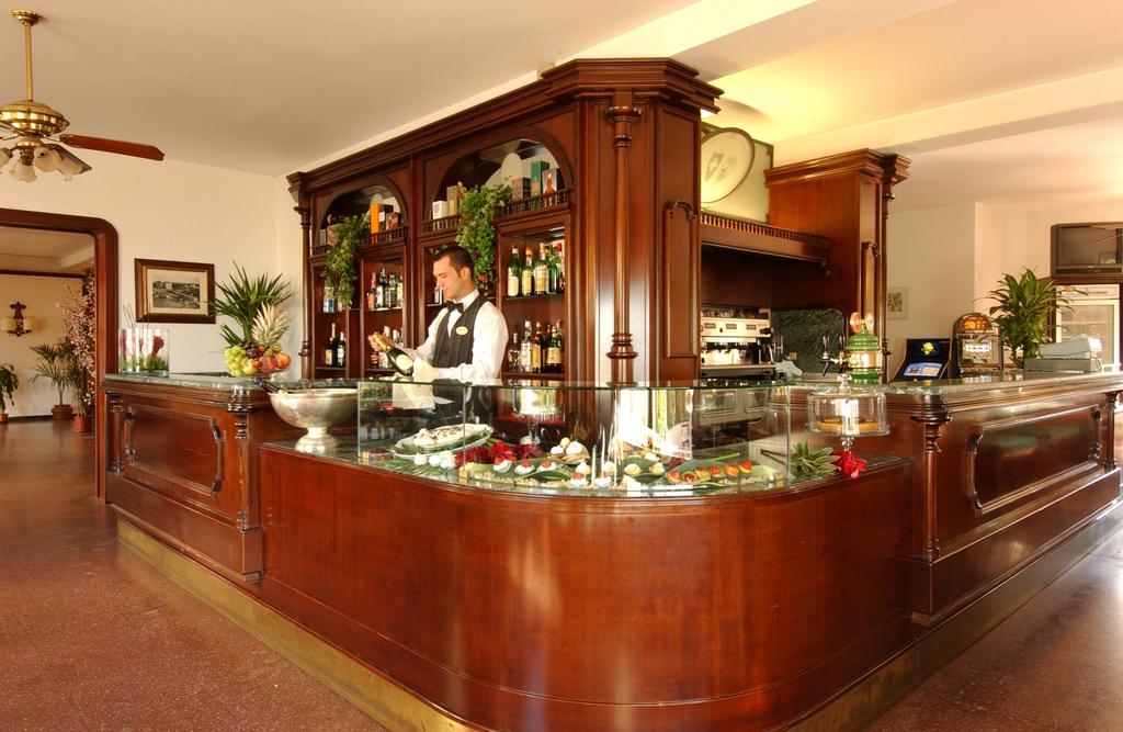 Hotel Milano Helvetia - In Centro Con Piscina Ριτσόνε Εξωτερικό φωτογραφία
